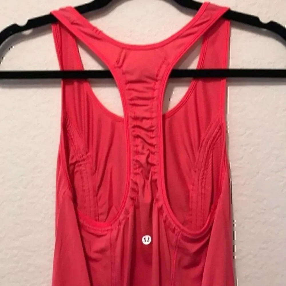 *30off3* NWOT. Lululemon workout coral top
